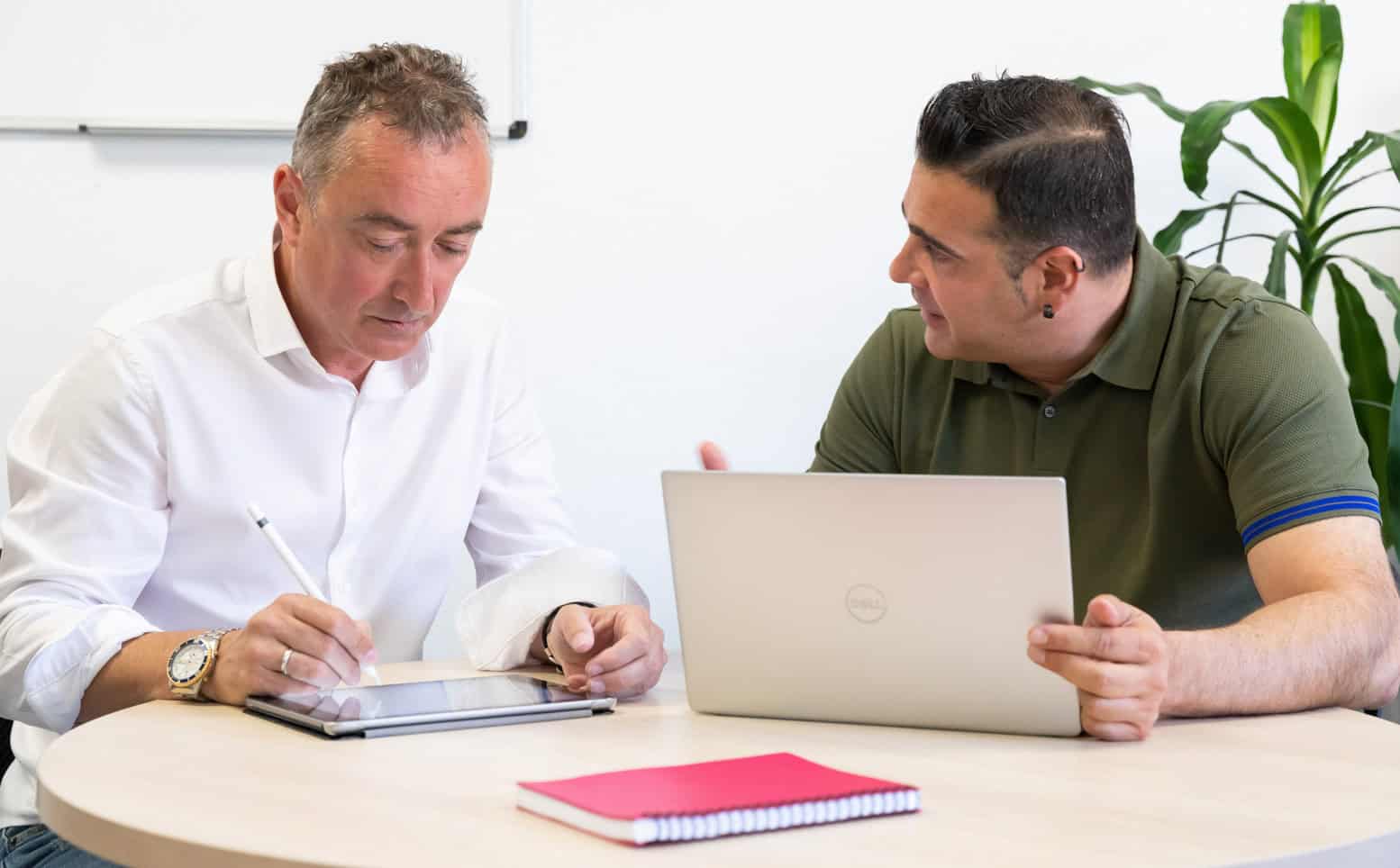 iMorosity es una empresa que cuenta con una amplia experiencia en el sector de los ficheros de morosos, constituida por profesionales, formados en distintas ramas del derecho y de la administración gestión de empresas con amplios conocimientos del sector de morosidad en el territorio nacional.