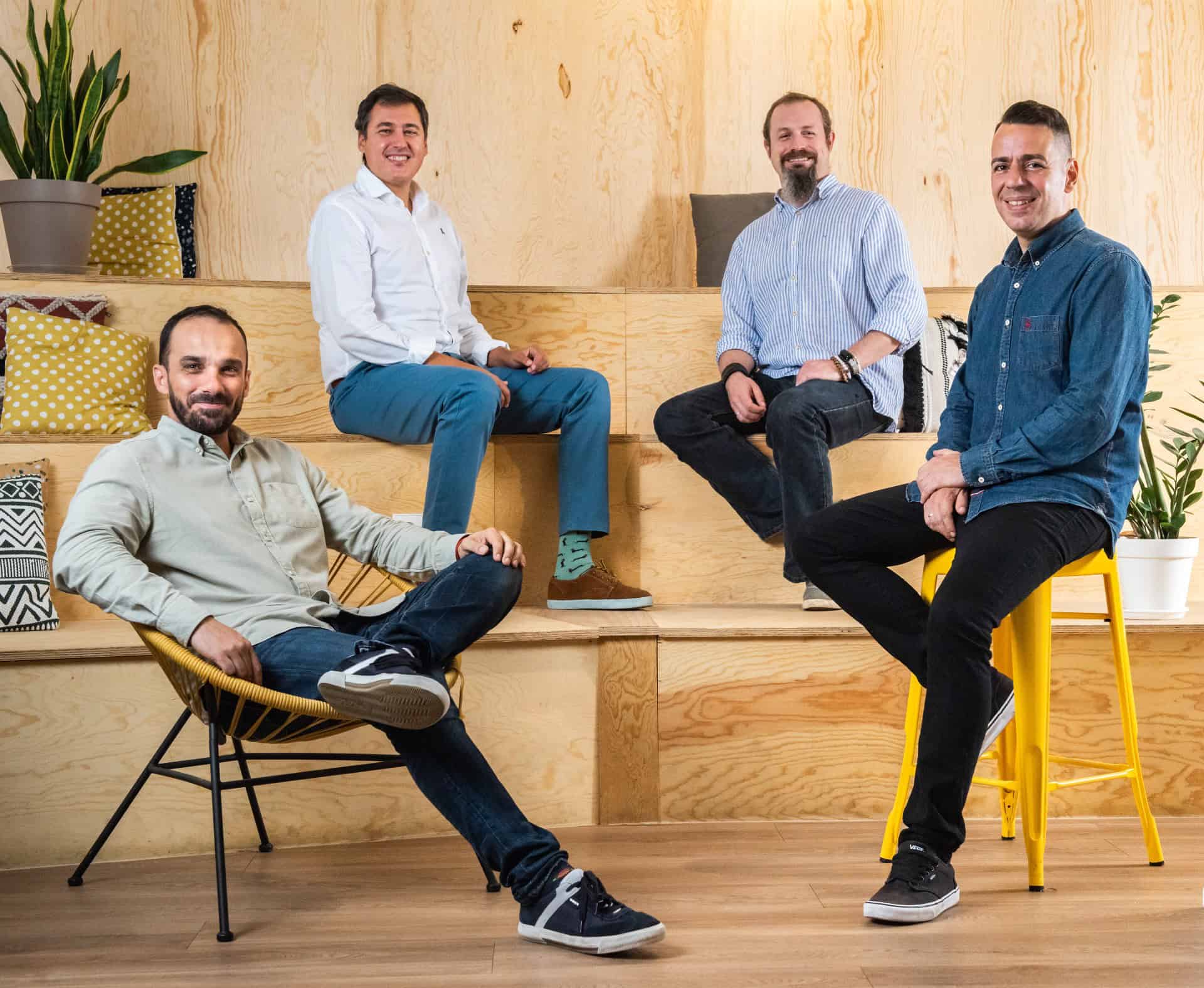 Climbspot es una incubadora para startups en fase pre-seed que pone el foco en acompañar al emprendedor, con un equipo completo de profesionales que trabajan en la conceptualización, diseño, desarrollo técnico, lanzamiento y validación del proyecto en el mercado.