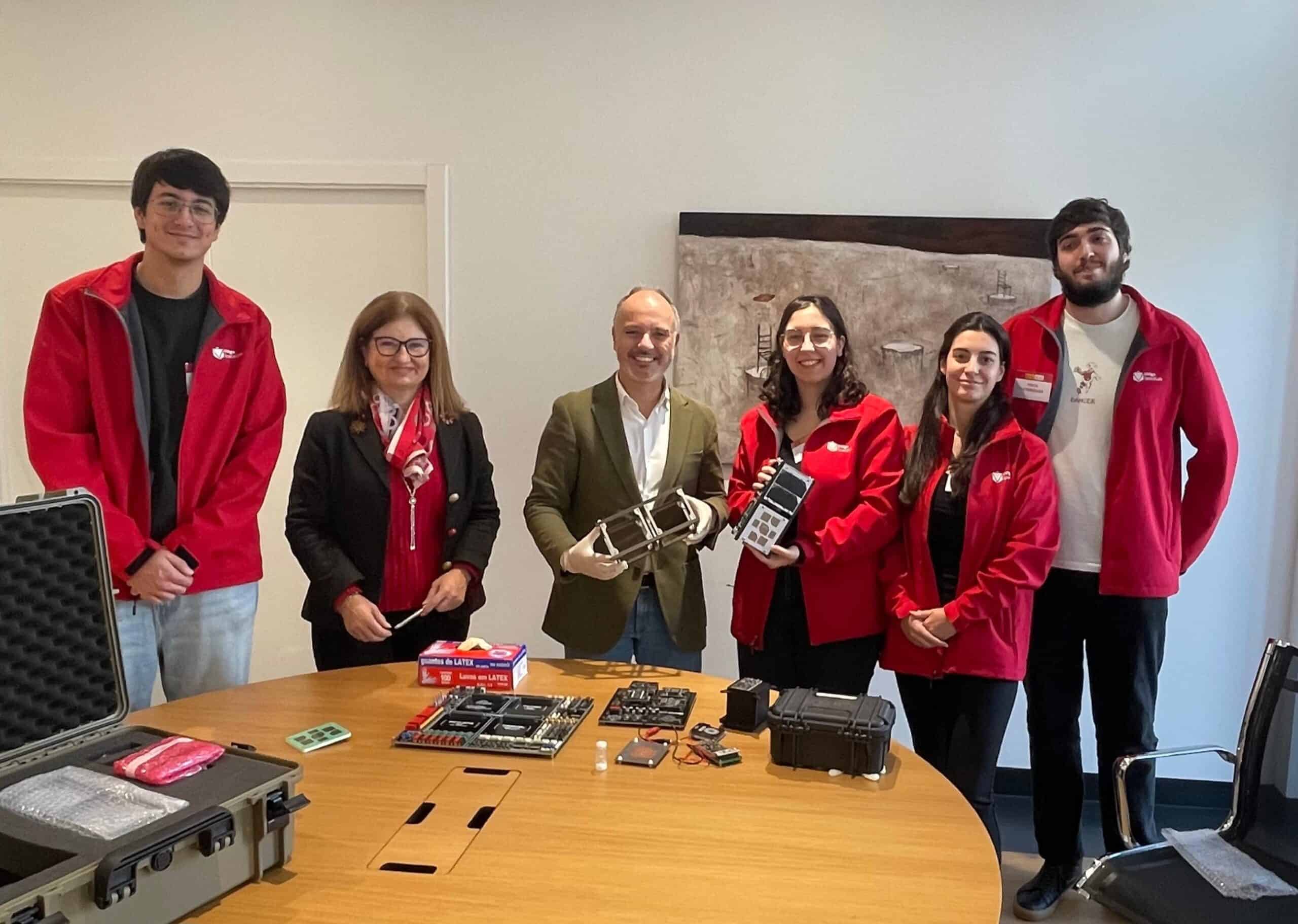 UVigo SpaceLab alcanza el diseño final del satélite BIXO fabricado con el apoyo de la Zona Franca de Vigo