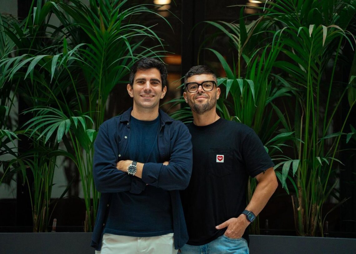 Omnia levanta 3,5 millones en una ronda liderada por Visionaries Club para potenciar la visibilidad de las marcas en la era de la IA