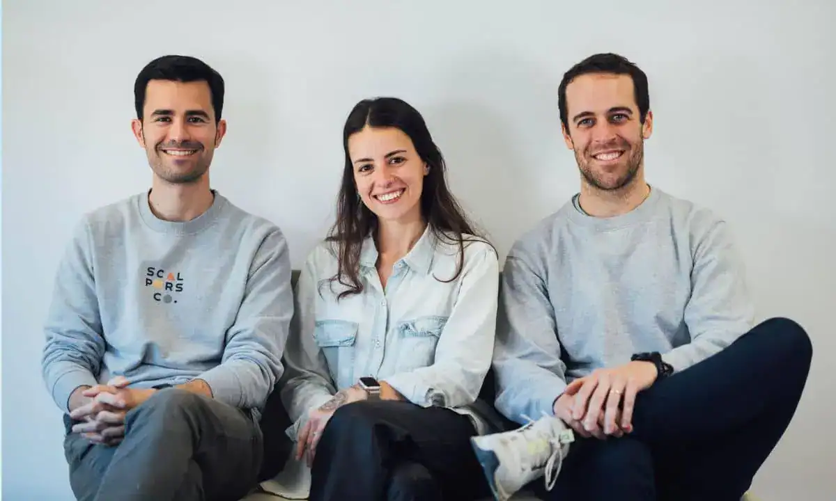 Tacmind cierra una ronda de 2,4 millones para liderar la nueva categoría de visibilidad en IA