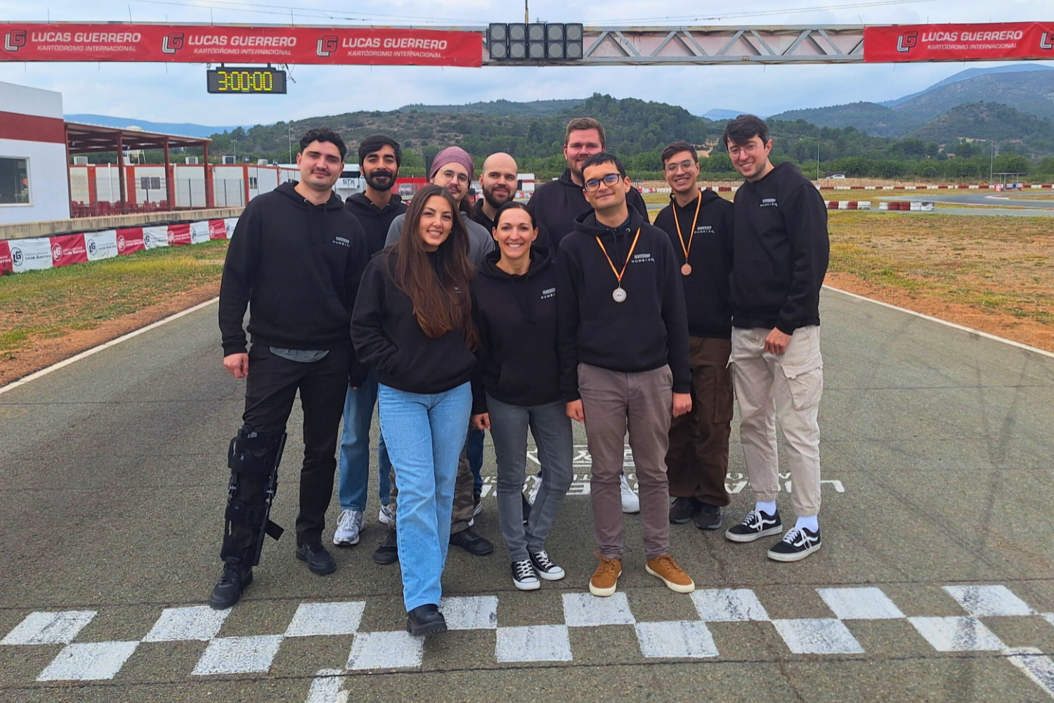 Numbero es una empresa de software germano-española especializada en la optimización basada en datos de los procesos de posventa en concesionarios y talleres.