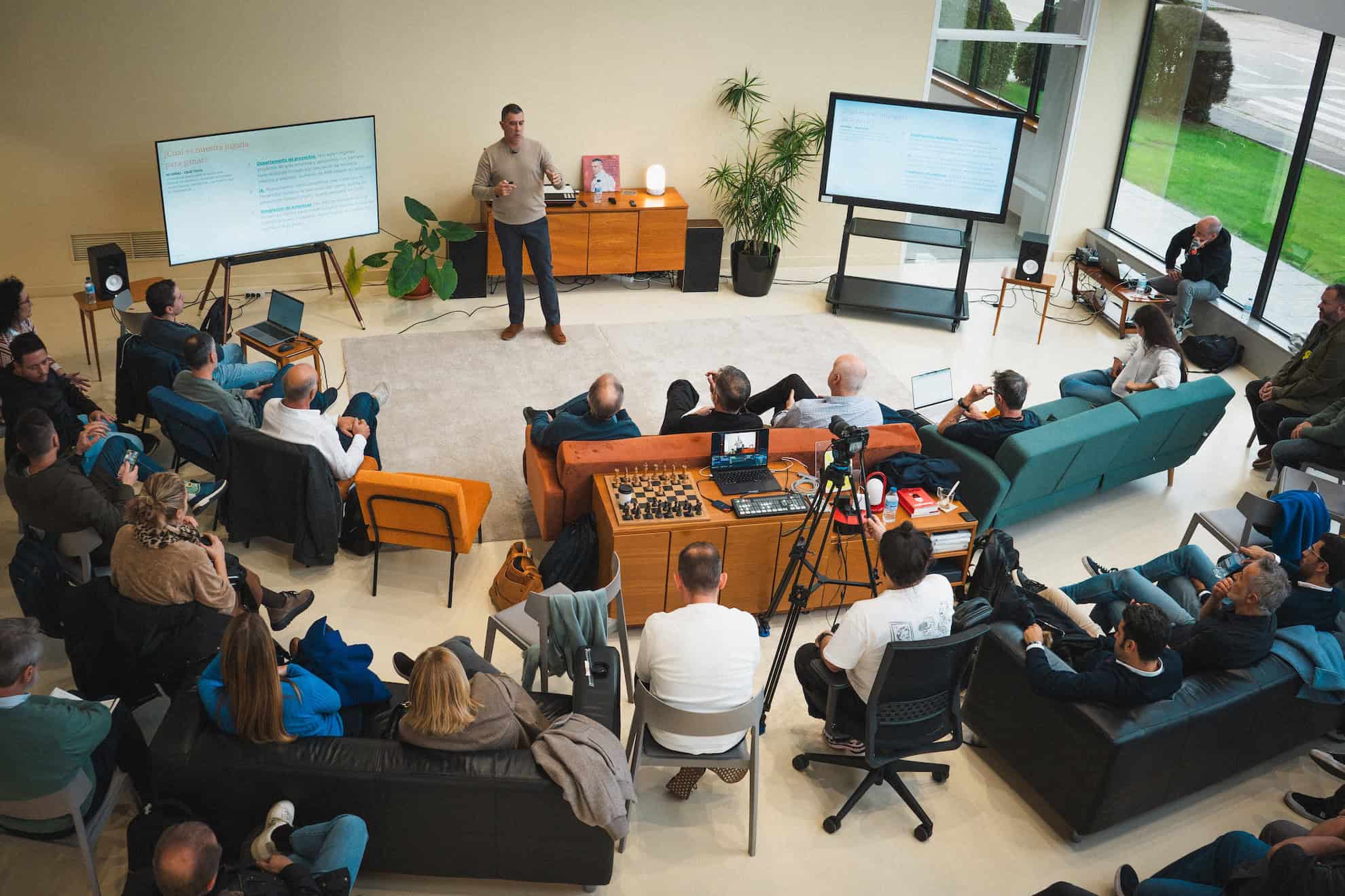 Velneo impulsa la digitalización del comercio local con la integración de Velfix